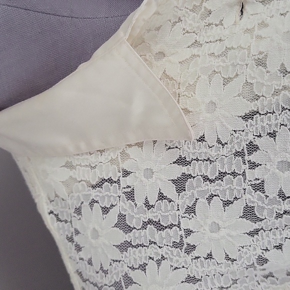 Vintage TuEllys Ivory Lace Shirt With Satin Collar And Ruffles. - Picture 9 of 11